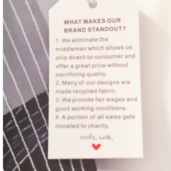 ✨Modern Abstract Blouse – Size M – NWT - Picture 4 of 4